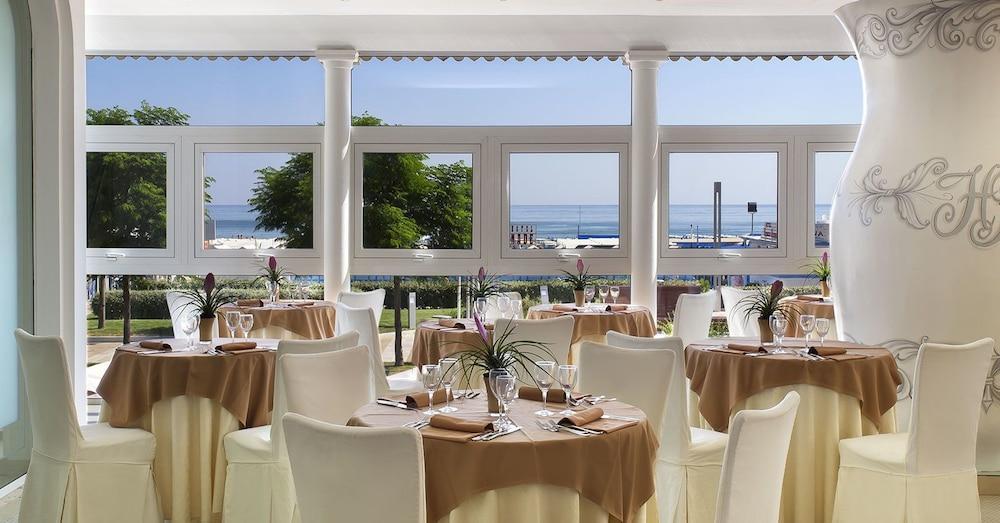 The Promenade Luxury Wellness