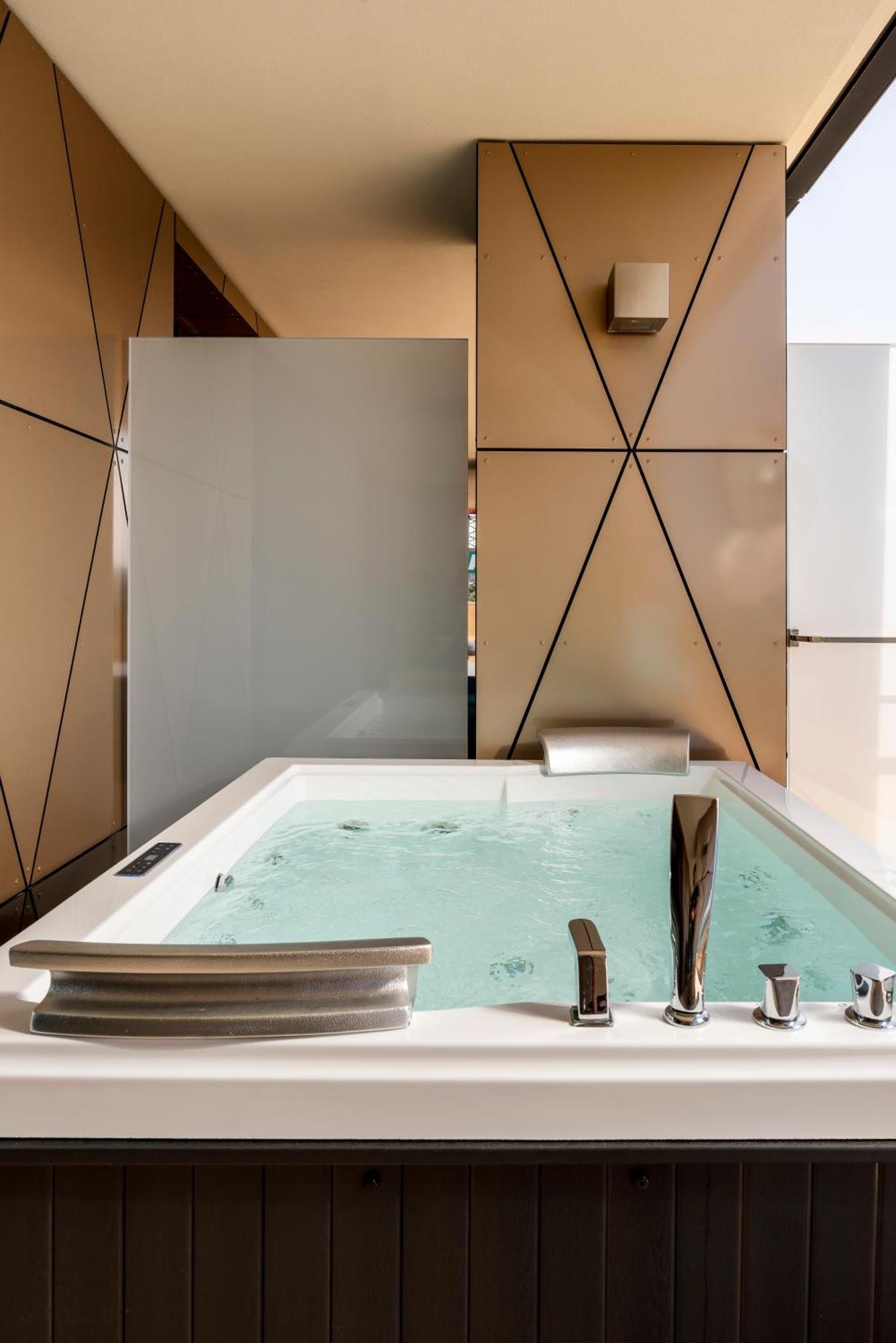 Hotel The Promenade Luxury Wellness 5*